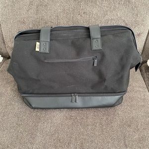 Beis Travel Weekender